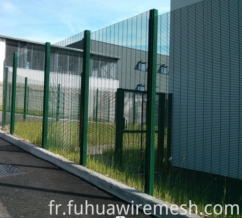 Anti climb welded wire mesh fence